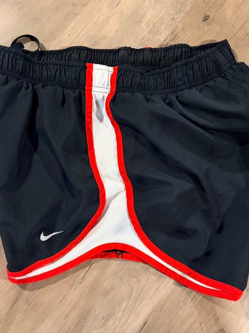 Nike Women Black Athletic Shorts Red Trim - Picture 4 of 9